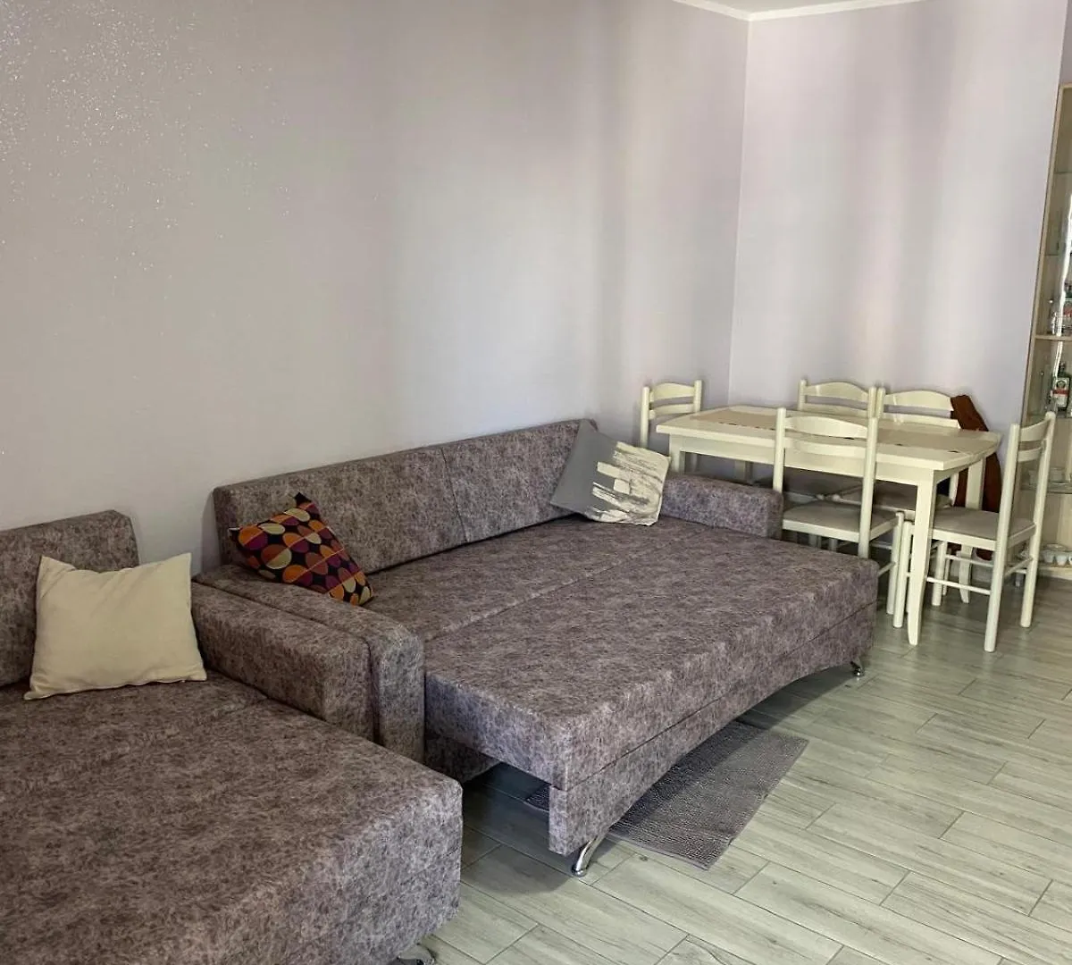 Luxury Home Vlorë 0*,